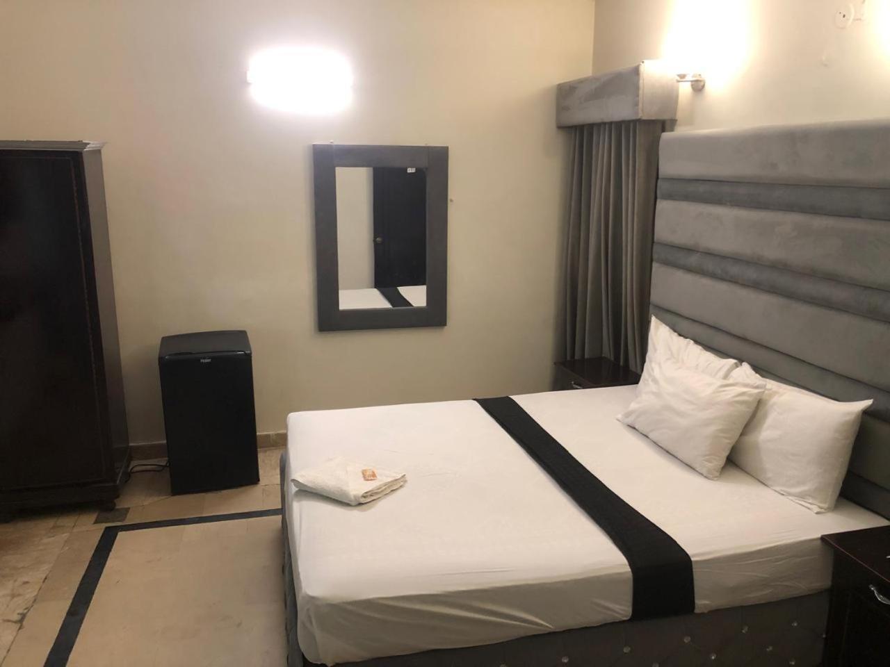 Hotel Royal Grand Lahore Eksteriør billede
